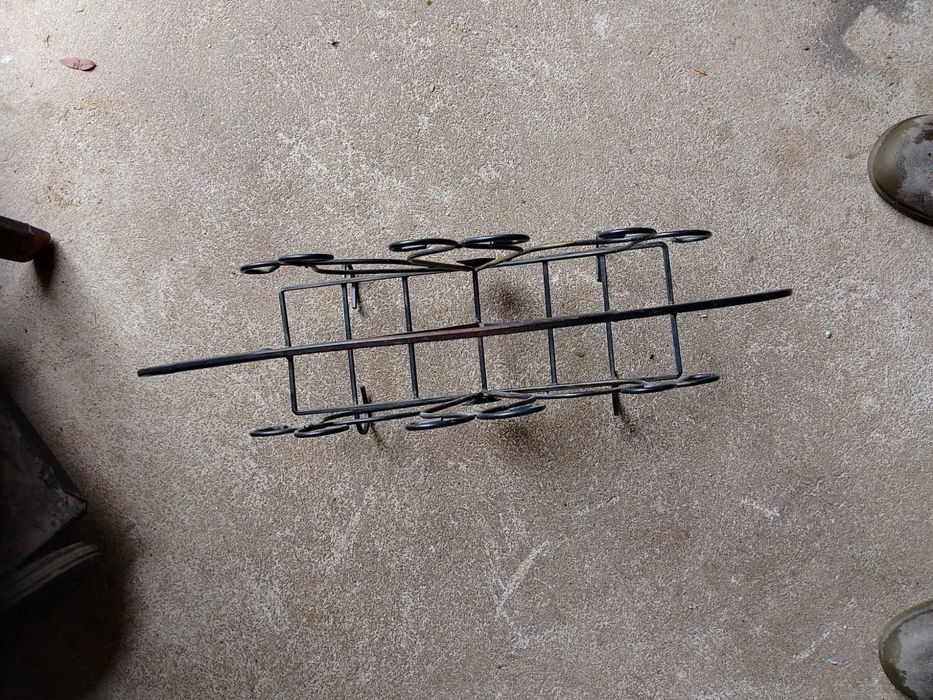 gazetnik metalowy