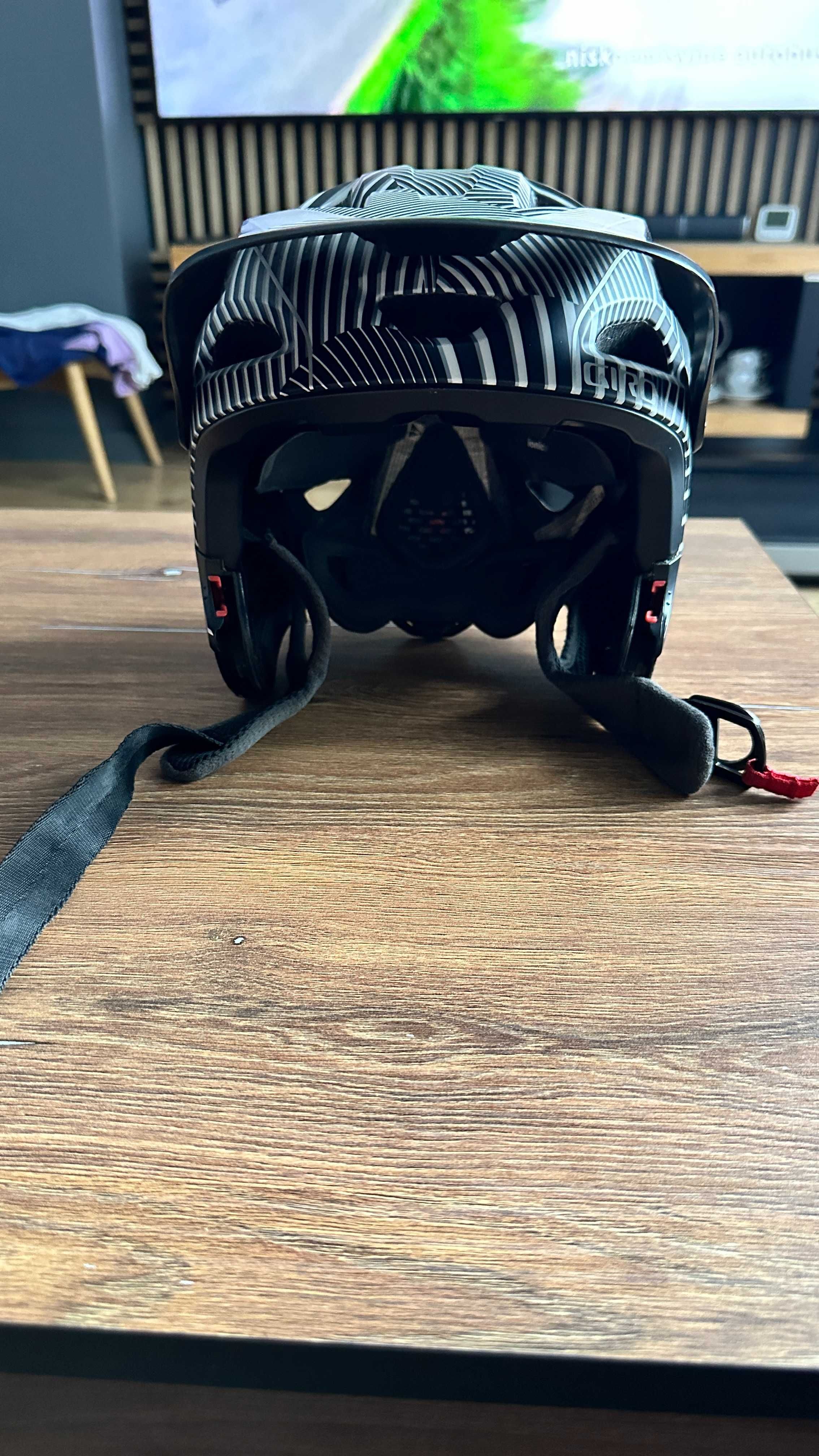 kask na rower hulajnogę