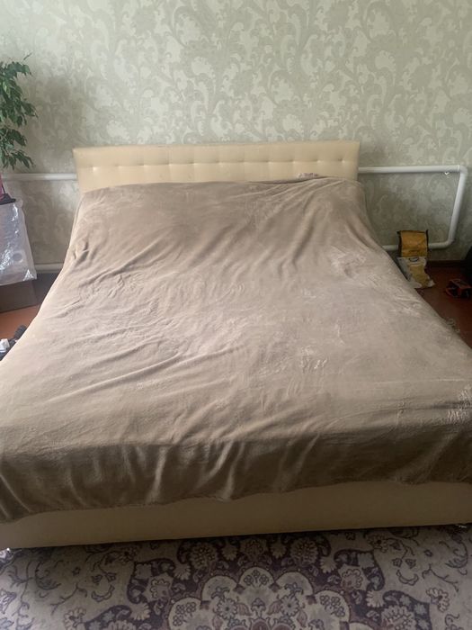 Продам двухспальне ліжко