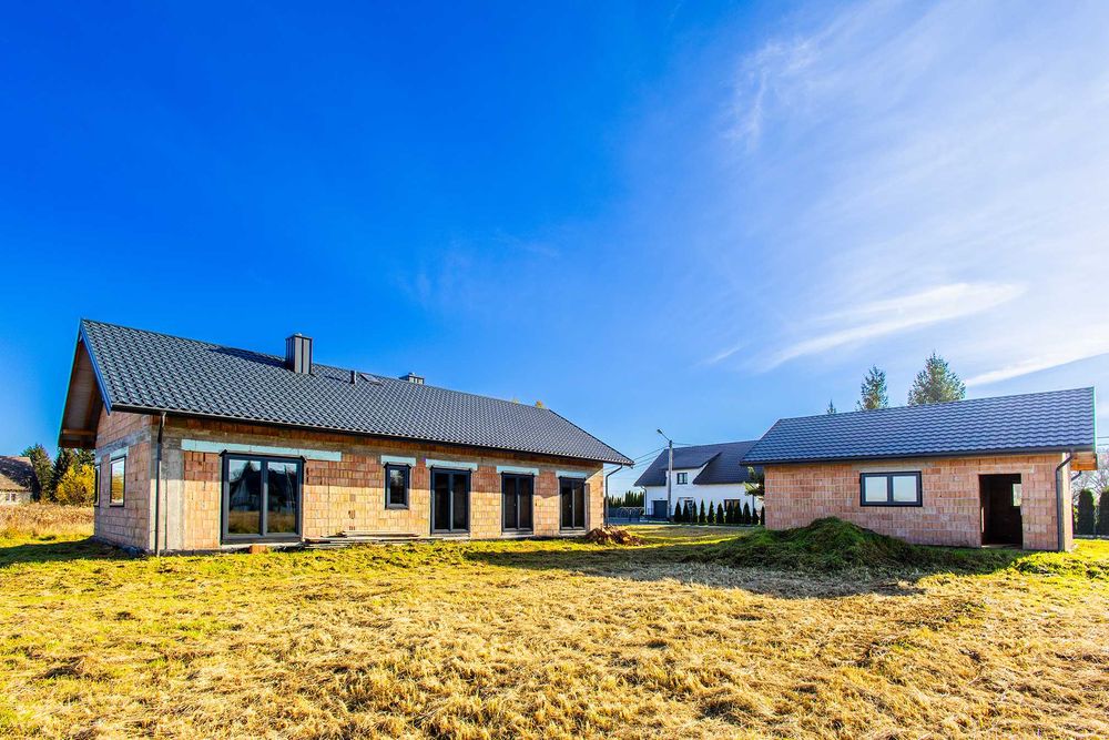 Krzyżanowice gm. Bochnia - dom w stanie surowym zamkniętym + garaż