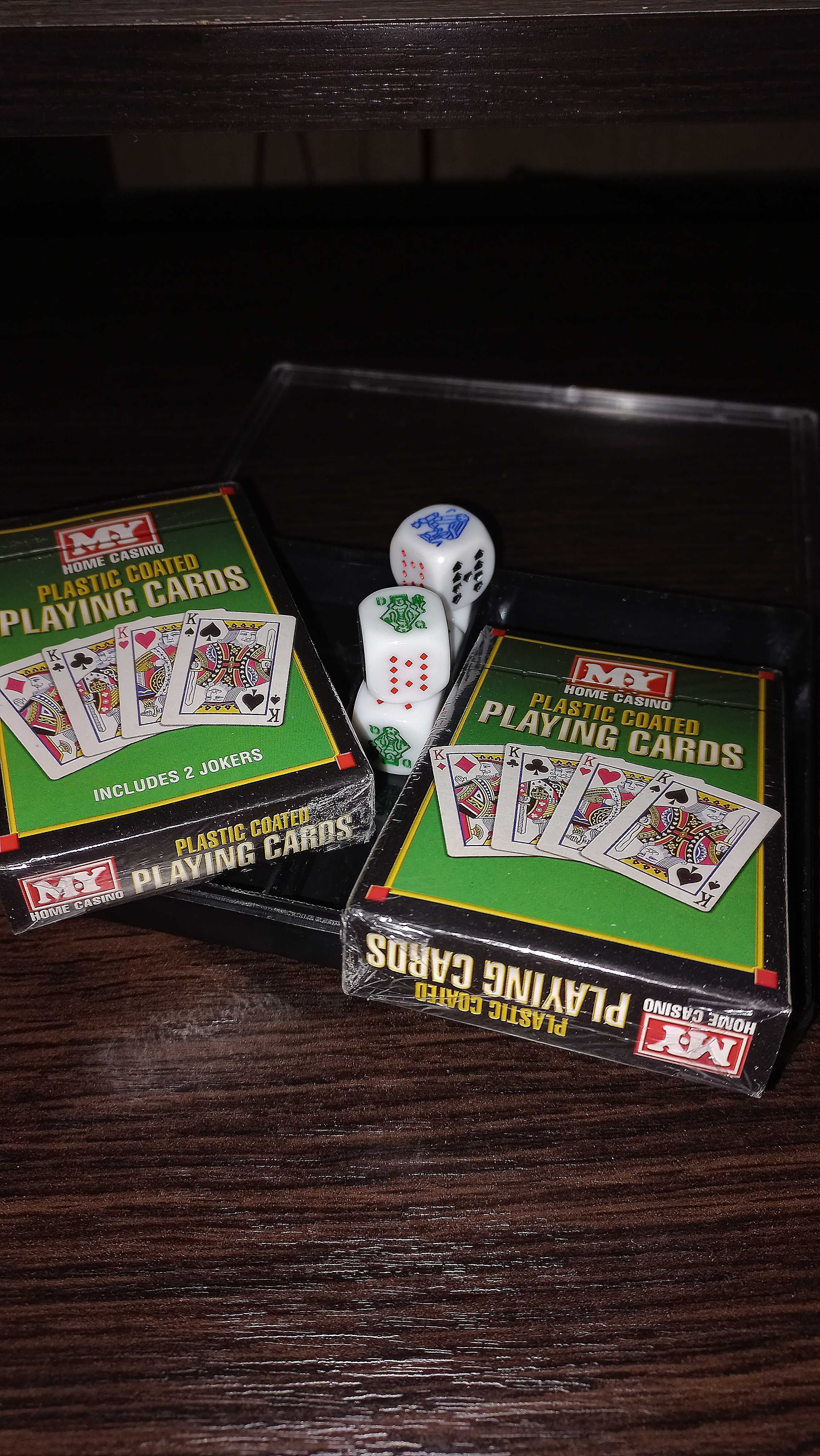 Набор винтажных игровых карт и кубиков для покера