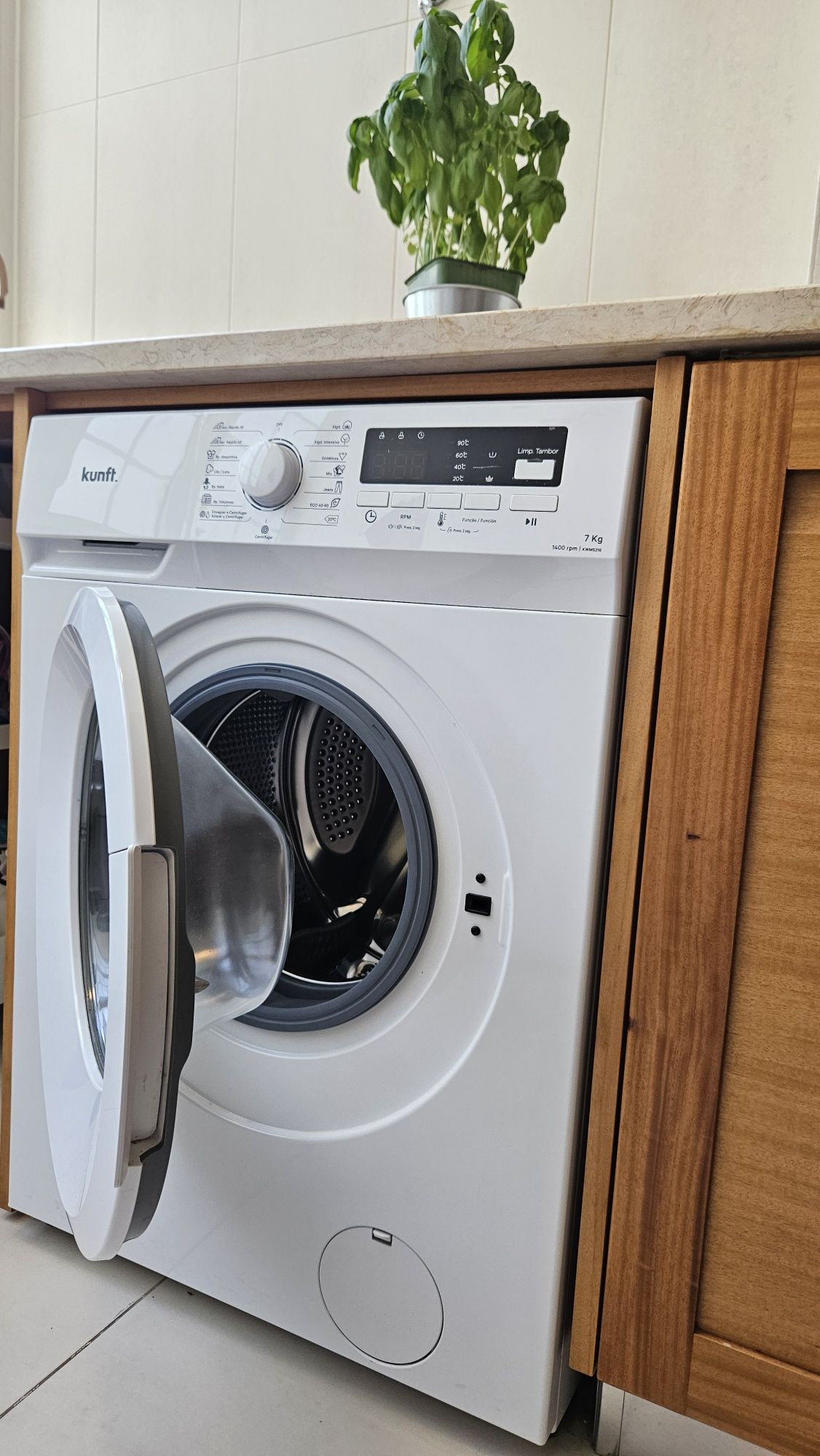 Máquina de lavar KUNFT 7kg 1400rpm