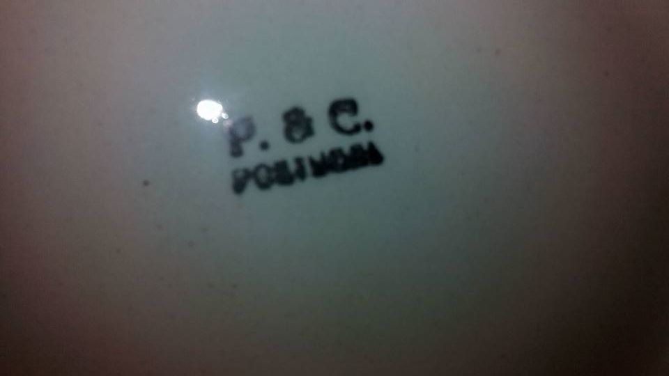 2 almoçadeiras antigas , 1 é P&G Portugal e 1 é R&B Alcobaça