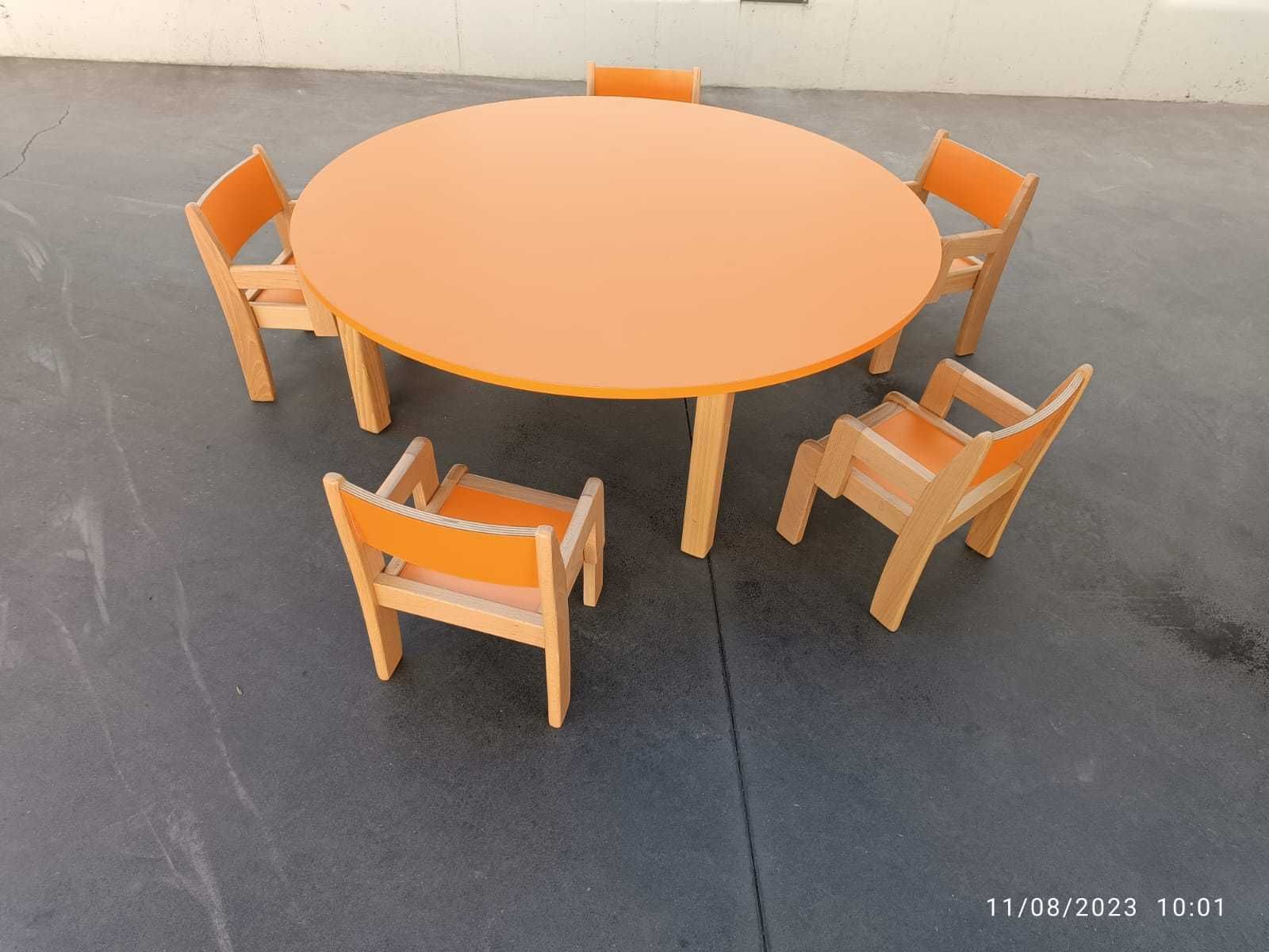 Conjunto mesa e cadeiras para criança