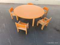 Conjunto mesa e cadeiras para criança