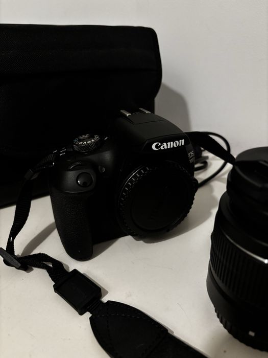 Lustrzanka CANON 2000D