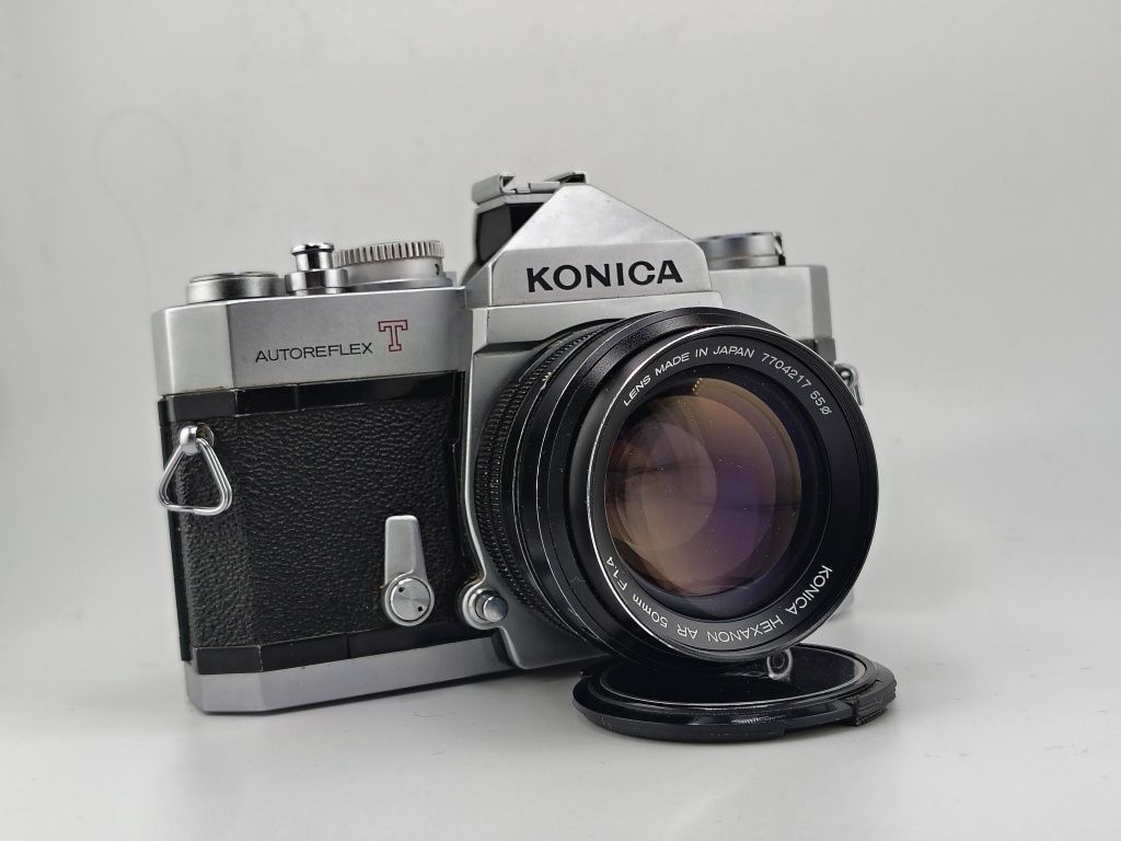 Плівкова фотокамера Konica Autoreflex T + Hexanon AR 50/1.4