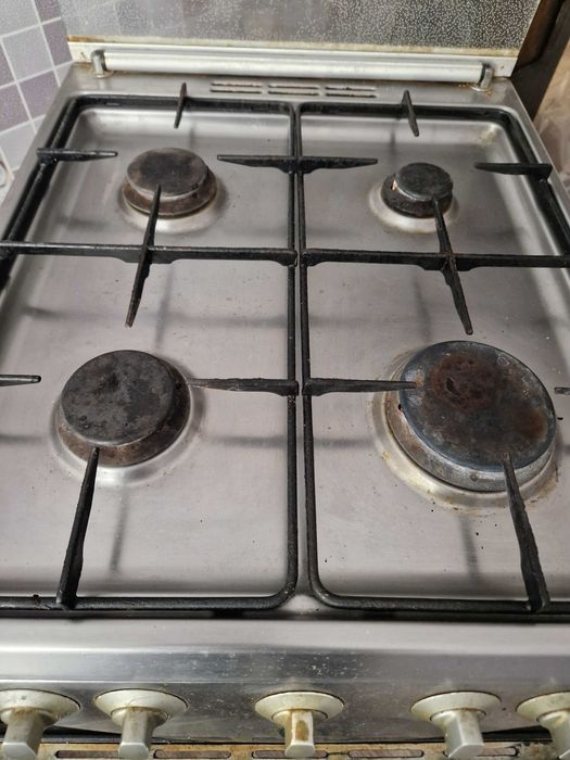 Газова плита 4 конфорки