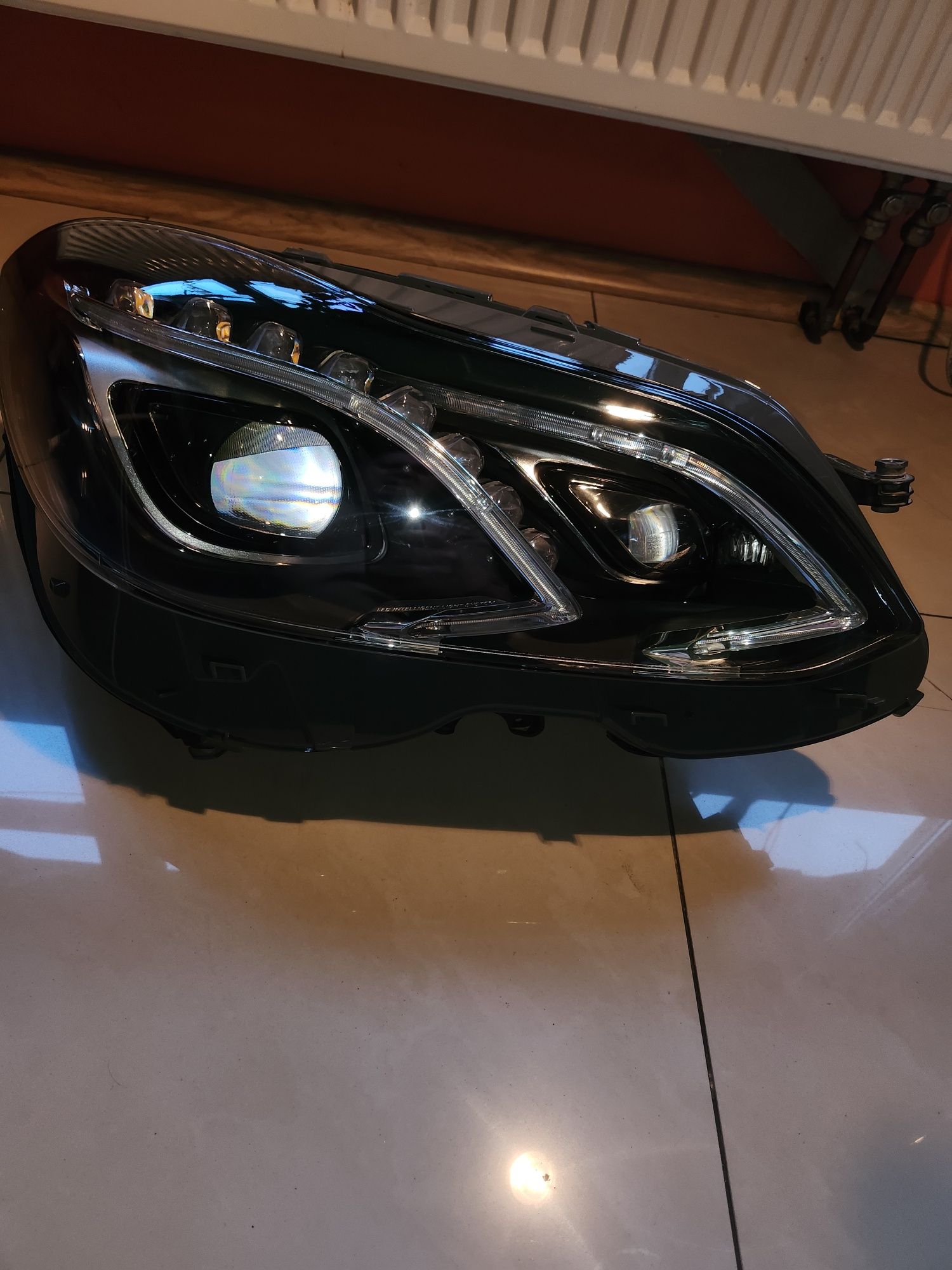 Lampa Prawa Mercedes E212 lift Ful Led ILS