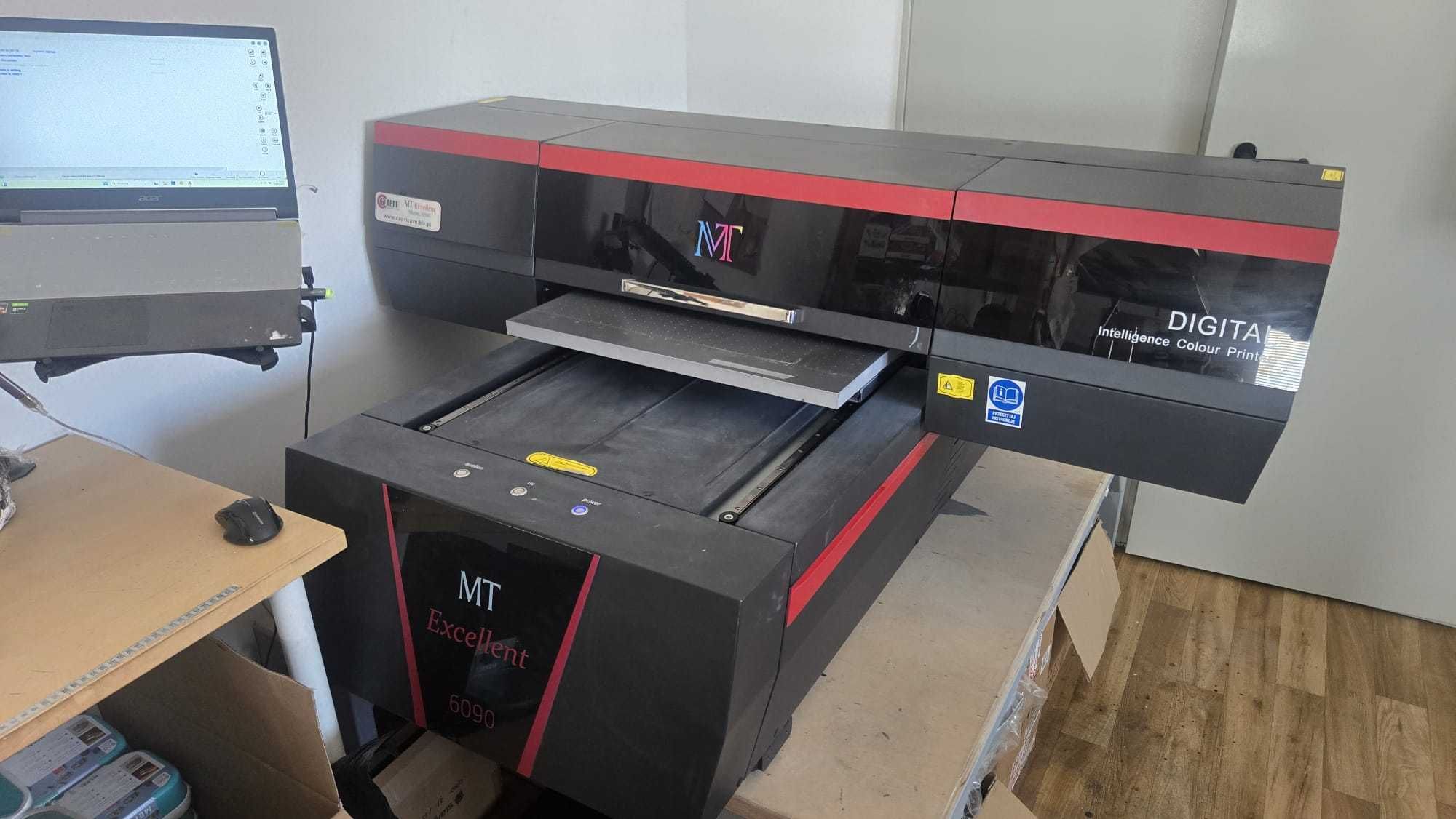Drukarka UV MT Excellent 6090 CMYK+W+V + przystawka do druku bidonach