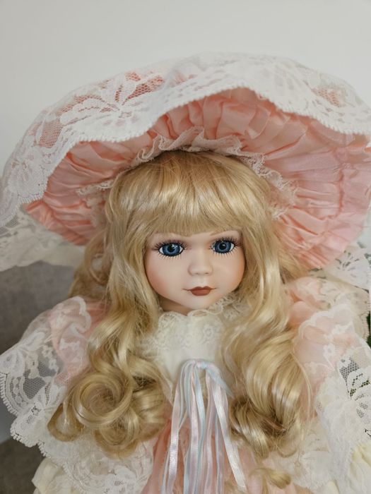 Boneca porcelana - 45 cm