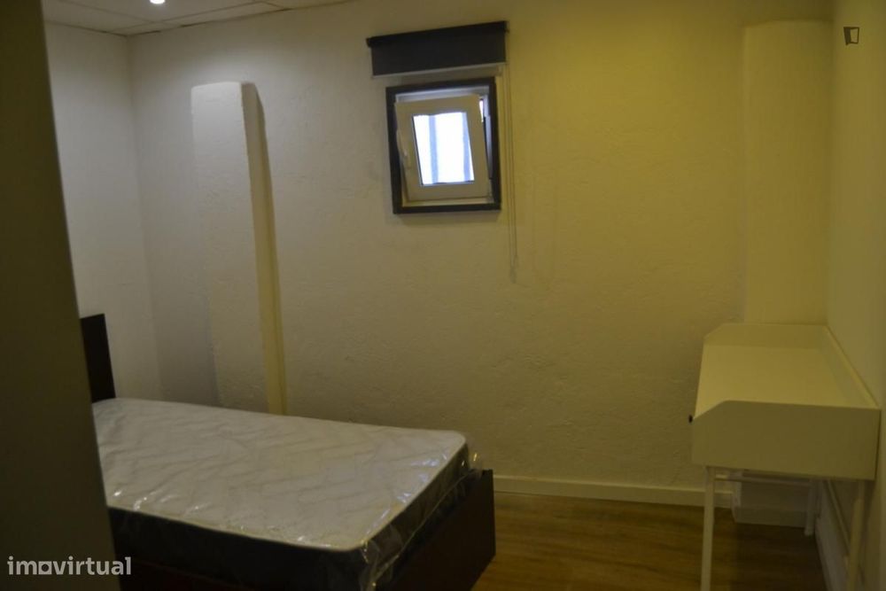 Quarto - localizado em Parque das Nações Lisbon