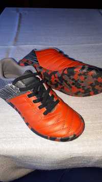 Kipsta halowki buty do piłki nożnej rozm30 wkładka 18.5 cm rzepy.