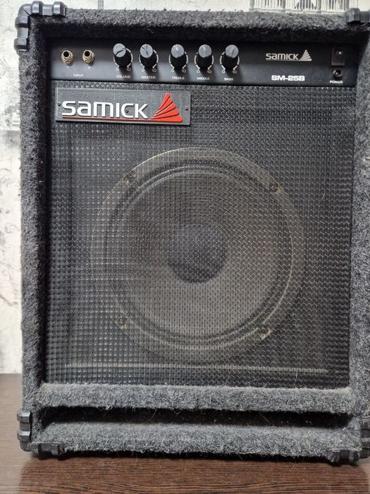 Комбопідсилювач для бас гітари Samick бас комбік