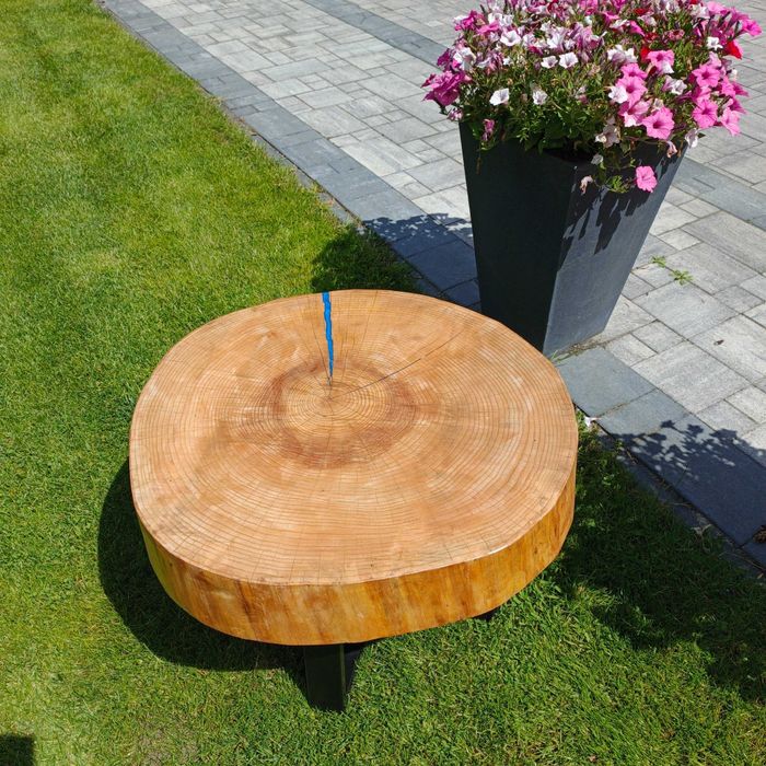 Stolik z litego drewna , plastra z żywicą