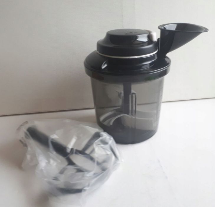 Extra szef Tupperware 1.35l nowy pojemnik robot kuchenny mikser