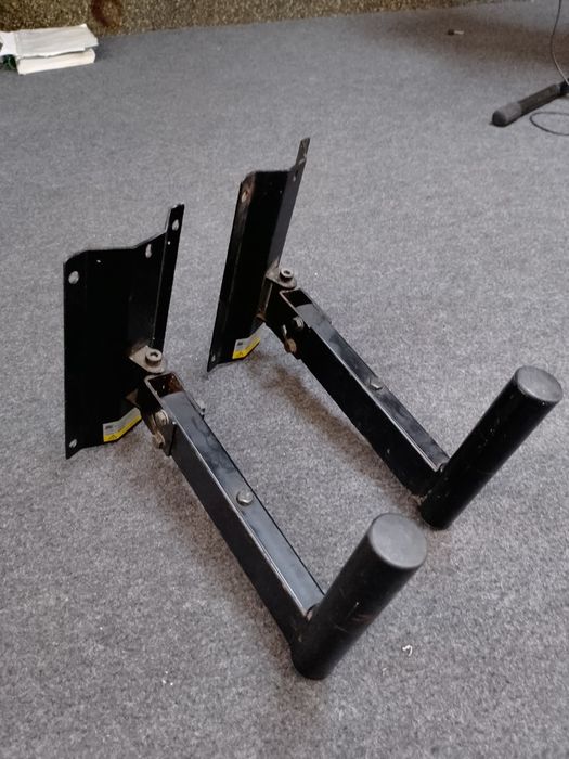 2 Suporte de parede para coluna de som