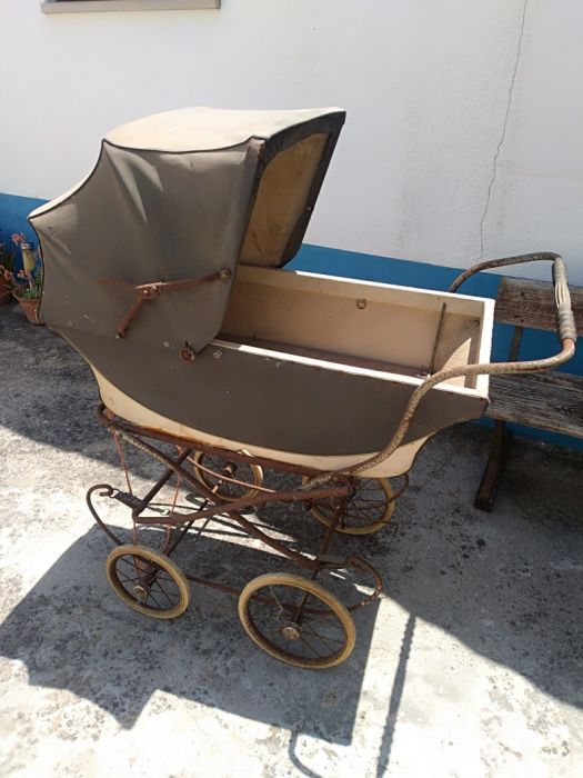 Uma peça fantástica -Carrinho de bebé Vintage anos 70