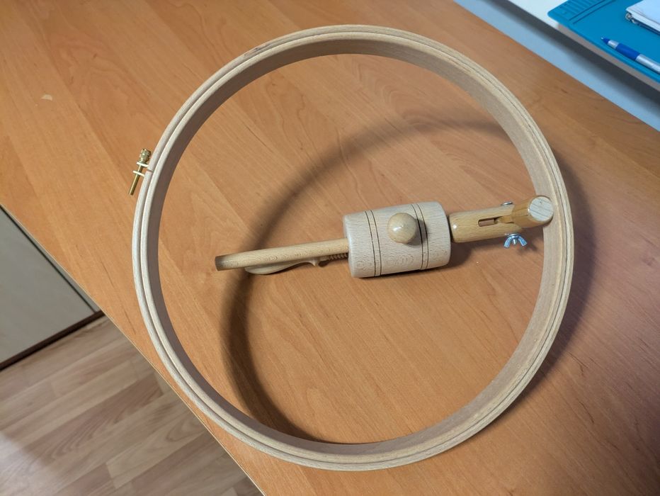 П'яльці круглі дерев'яні з кріпленням до столу Klass & Gessmann