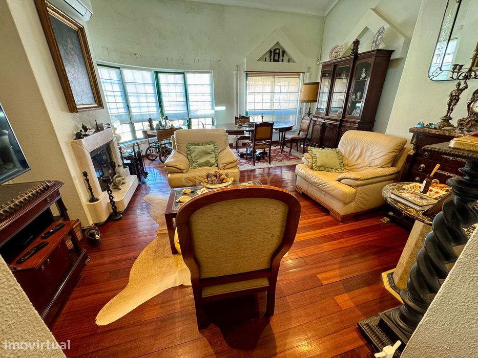 Moradia Renovada em Alcabideche, Cascais - 3 Quartos e Jardim
