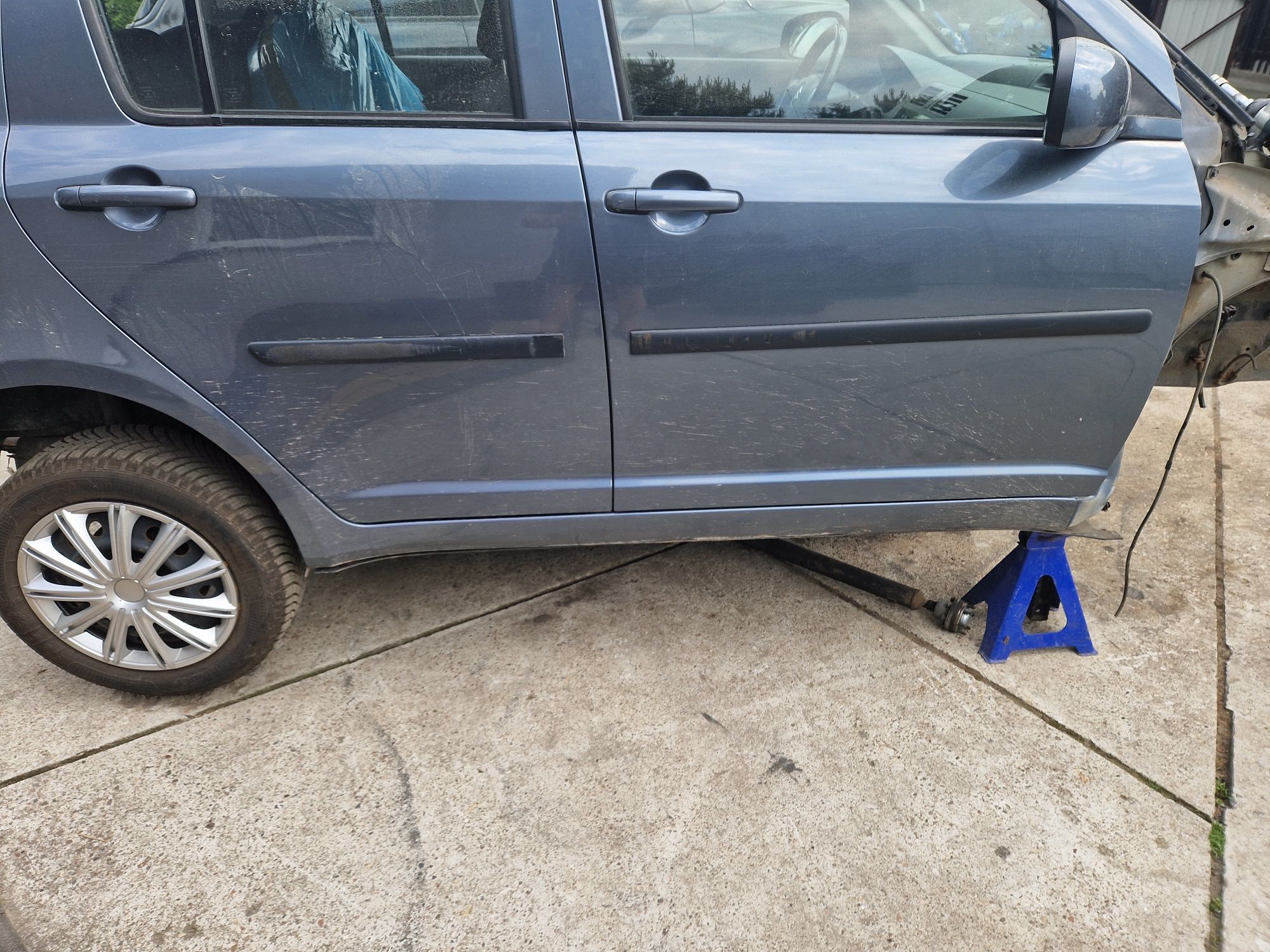 Suzuki swift mk6 drzwi prawe tylne zy4