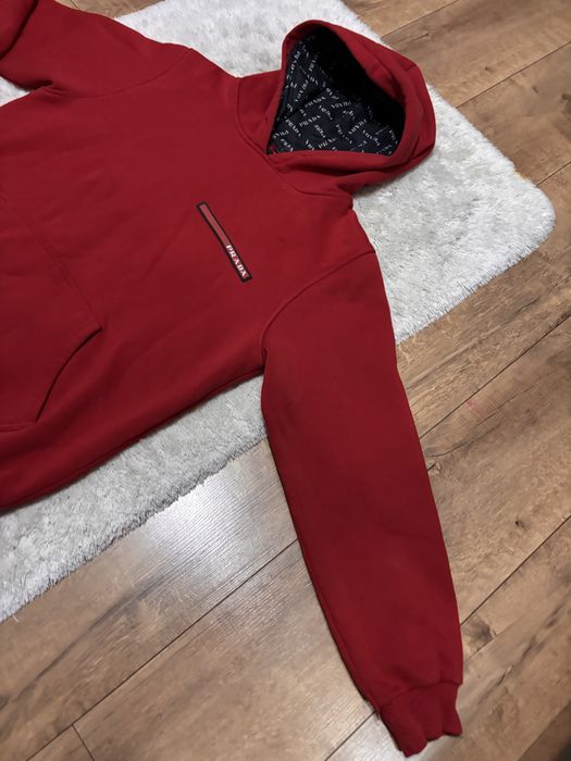Czerwona bluza z kapturem Prada