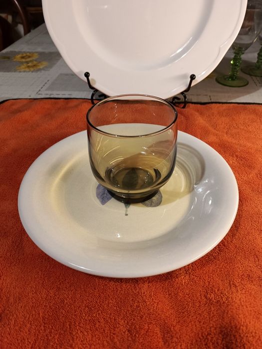 Szklanka vintage PRL,szkło barwione w masie, kolor dymno-miodowy