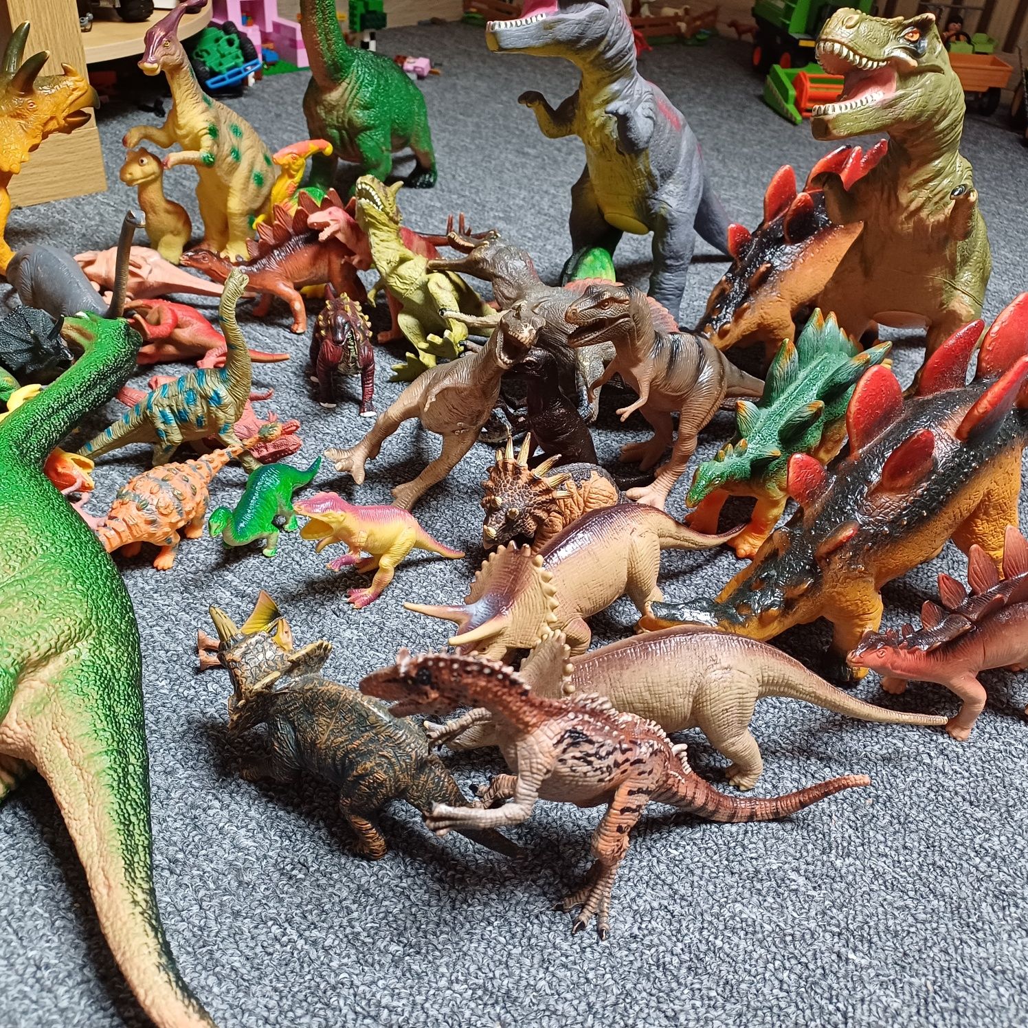 Dinozaury zabawki