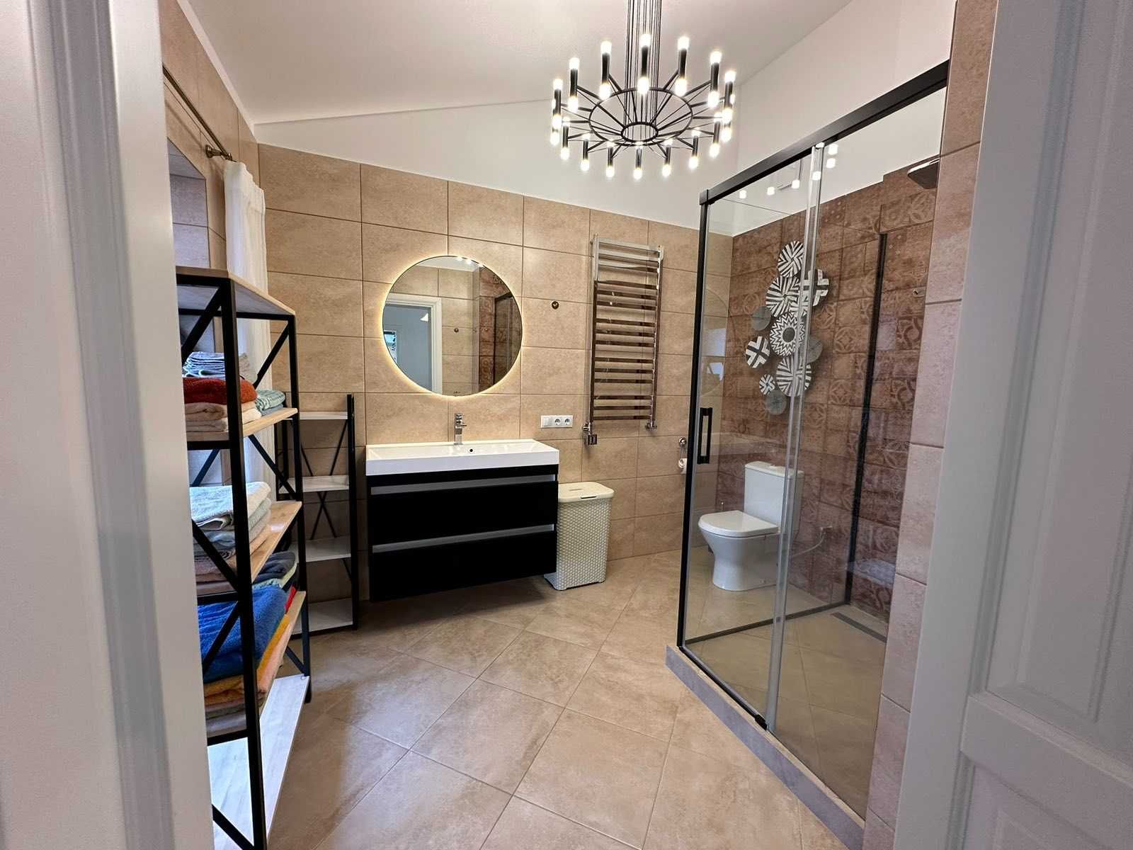 Продаж квартири ВІП класу в центрі на вул. Мосяжна. 182кв. Без комісії