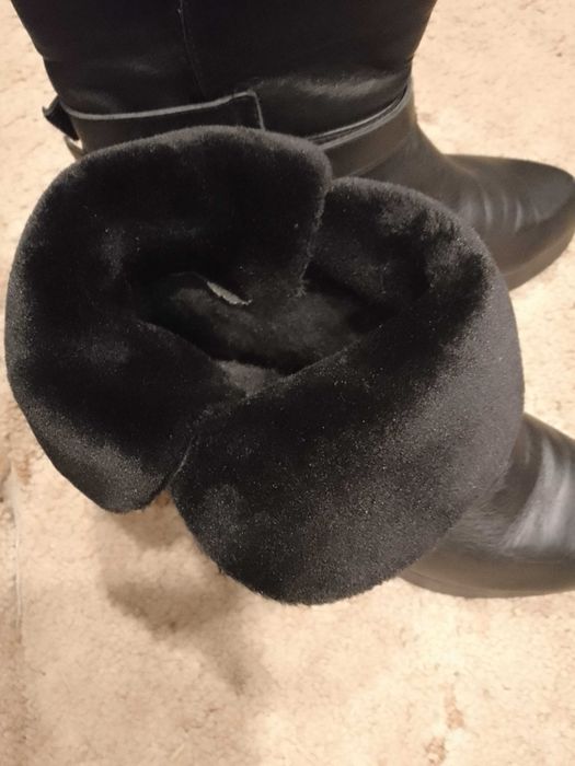 Шкіряні чоботи жіночі.