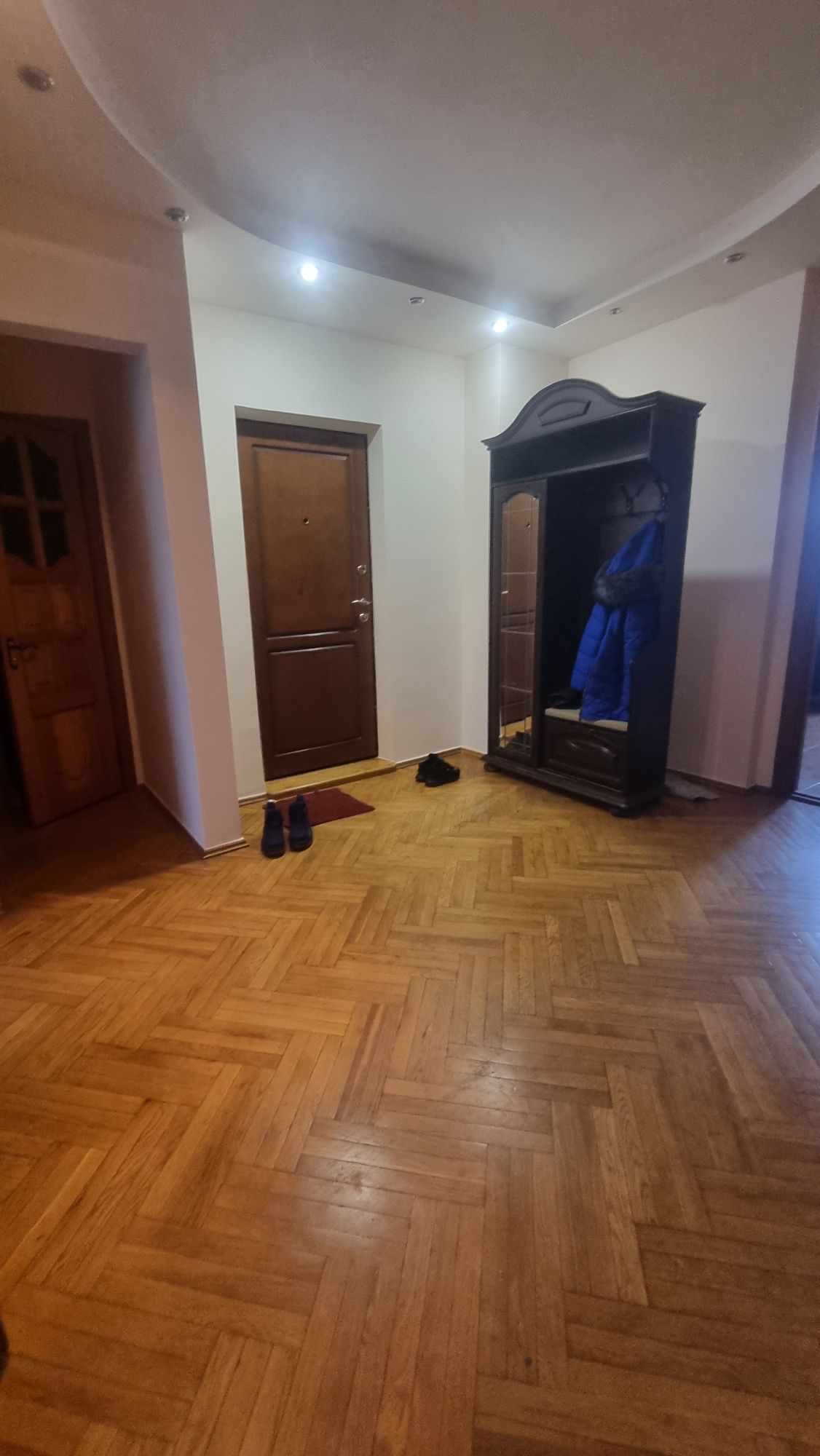 Продаж  3  ,4х кімнатної  квартири вул  Ватутіна