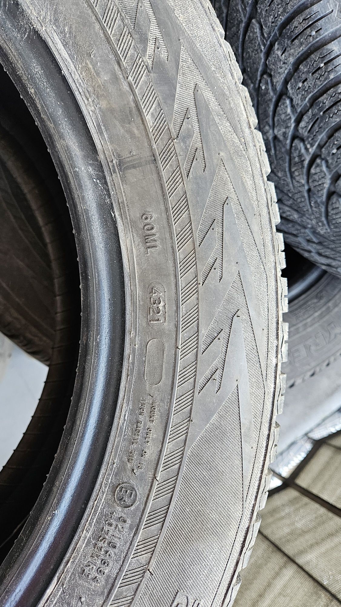 Opony zimowe nokian tyres WR SUV 4 235/60/18