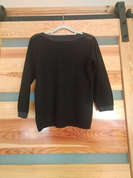 Dopasowany sweter marki Reserved rozmiar S stan bardzo dobry.