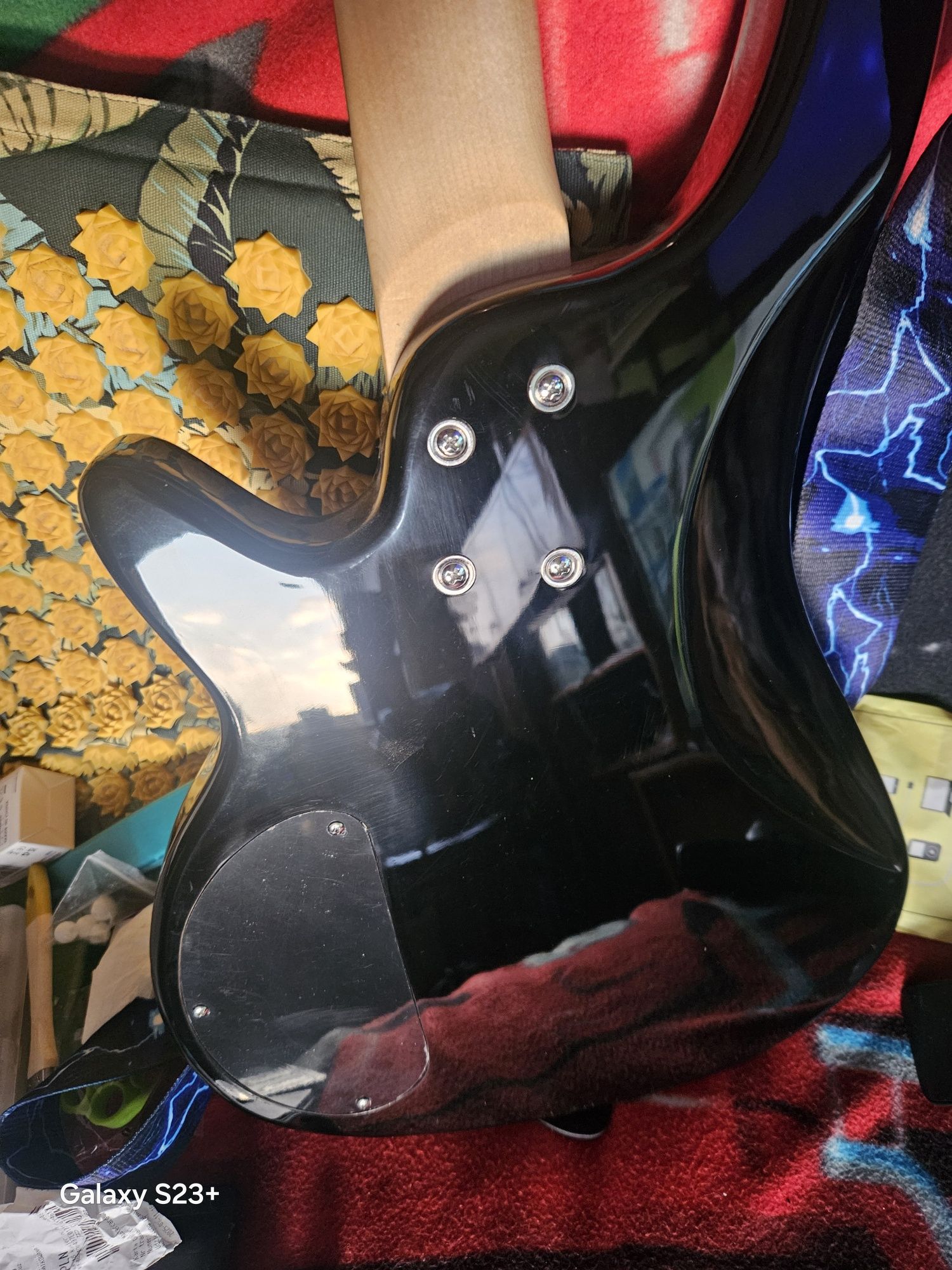 Gitara basowa elektryczna