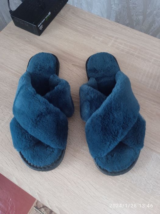 Жіночі кімнатні тапочки