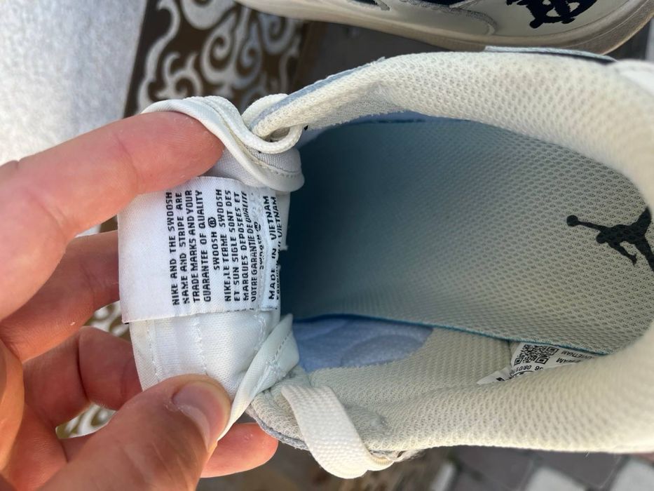 Жіночі  кросівки