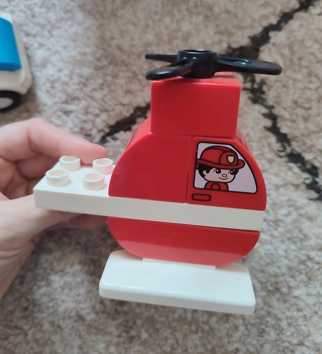 Klocki LEGO Duplo wóz policyjny i helikopter strażacki