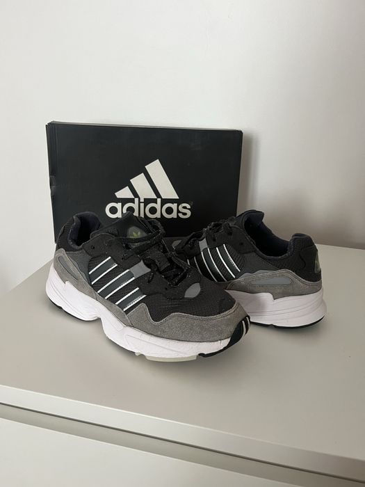 Кросівки Adidas Yung 96 Чорно-сірі для злопчика 38.5 розмір
