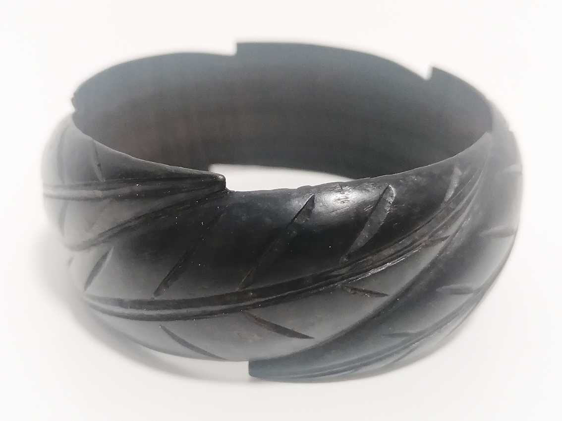Conjunto Colar e Pulseira de Pau Preto