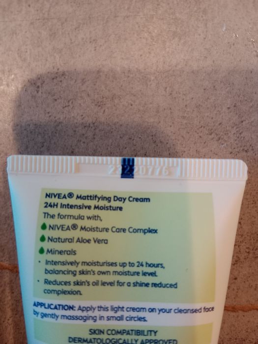 NIVEA Nowy krem na dzień natujący do cery mieszanej tłustej 200ml