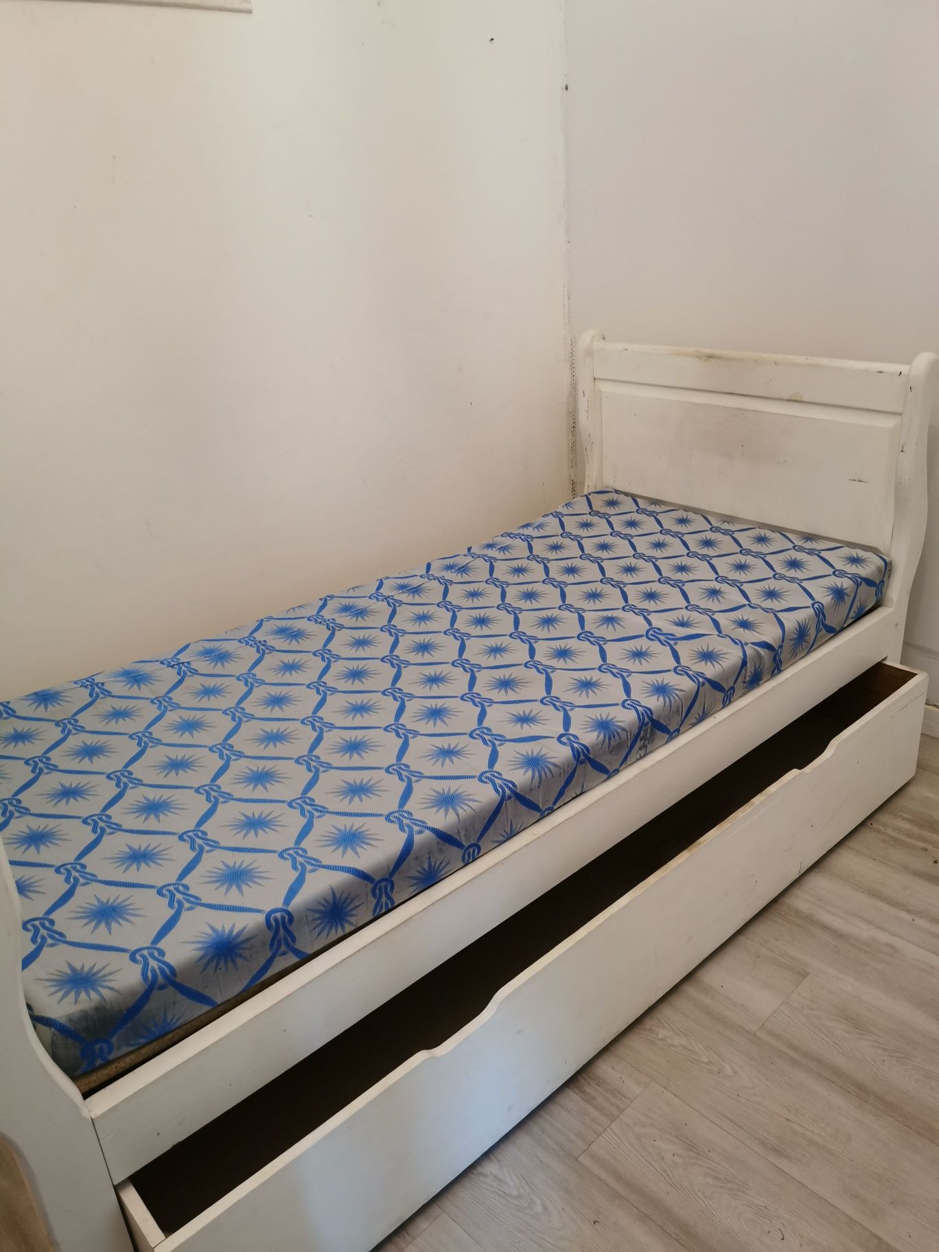 Cama de solteiro com gavetão