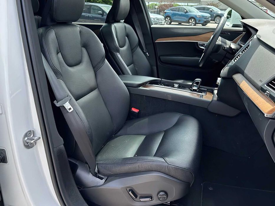 Volvo XC90 T8      2023