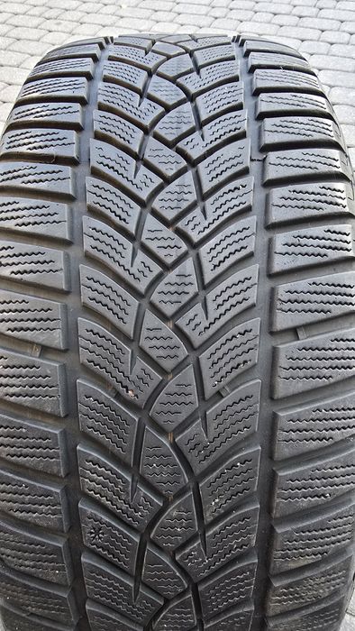 Opony zimowe 215/ 50 /17 Goodyear