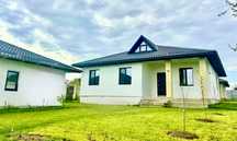 Продам американку з ремонтом. Велика ділянка 40 сот. Поруч ставок.
