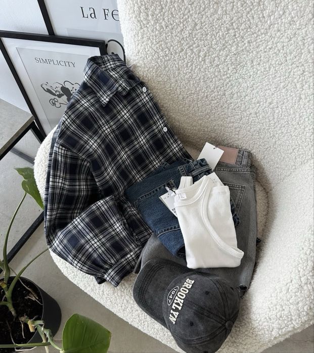 Чорно біла картата сорочка