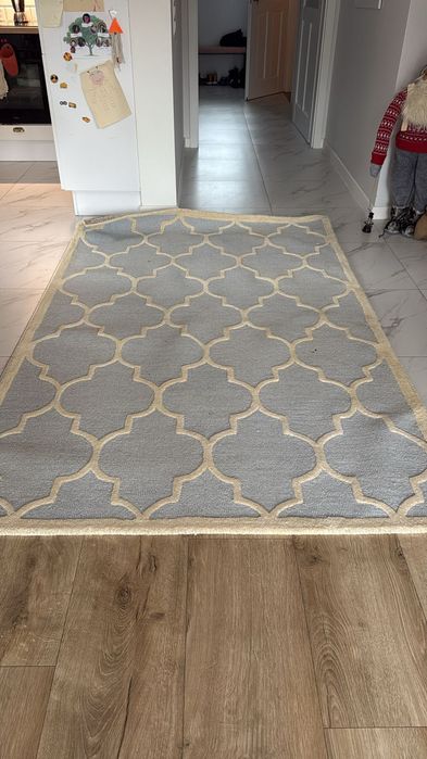 Dywan błękitny we wzór