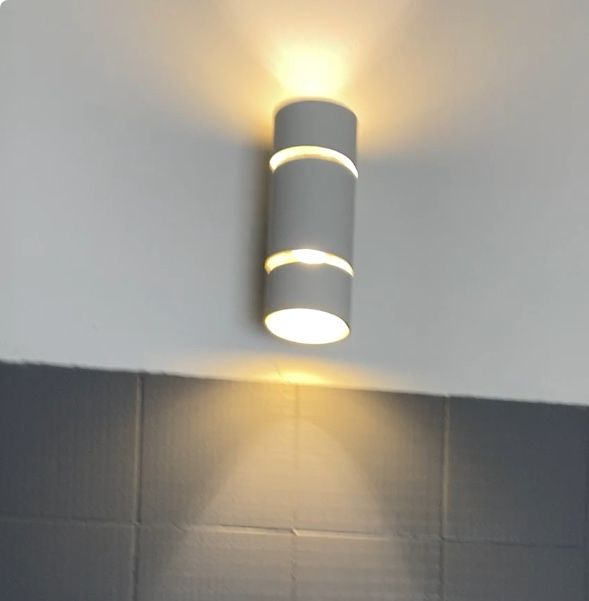 Lâmpada led branco-dourado
