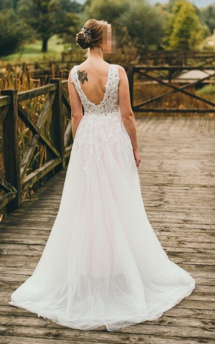 Tina Valerdi Dante pudrowy róż suknia ślubna litera A