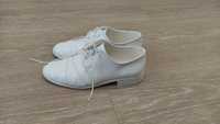 Białe pantofle komunijne rozmiar 35