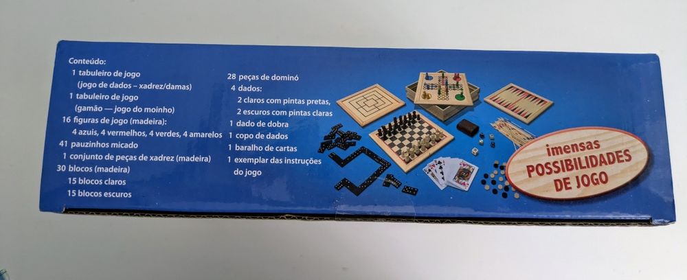 Conjunto de jogos em madeira: damas, xadrez, dominó, cartas, micado,..
